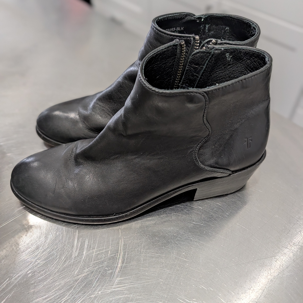Frye Carson piping booties Size 7.5